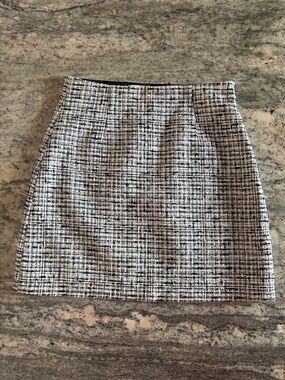 Like New 🖤 Aritzia Babaton Boucle Knit Black and White Mini Skirt Sz 6 / S